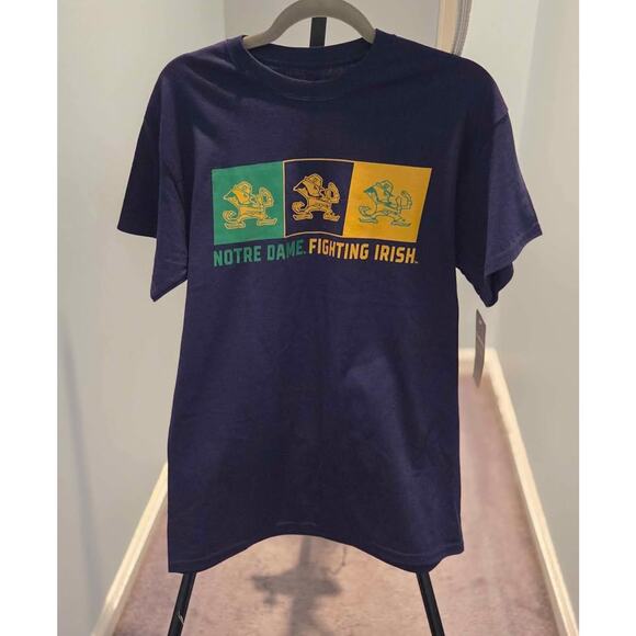 Notre Dame Fighting Irish Graphic Tee – Navy Blue (NWT) MEDIUM - Picture 1 of 4